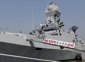 India corsa agli armamenti navali : la Marina vara la sua più grande nave da guerra