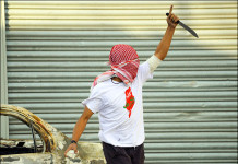 ISRAELE: Manifestanti di Gaza violano recinzione di confine