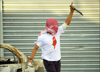 ISRAELE: Manifestanti di Gaza violano recinzione di confine