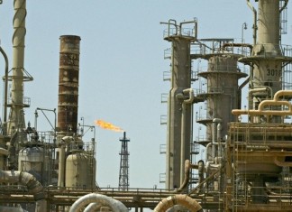 ISIL fa ancora Milioni dal petrolio nonostante un anno di attacchi aerei della coalizione
