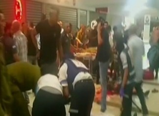 VIDEO ESCLUSIVO : 6 feriti in sparatoria e attacco con coltello a Beersheba – 1 killer ucciso