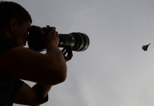 Raid russi in Siria, la guerra è sul Web