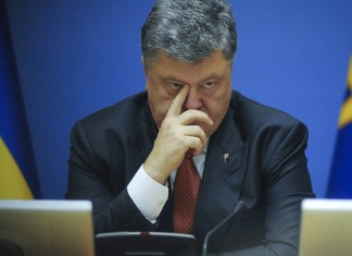 Poroshenko uscito pesantemente sconfitto da tentativo di schierare mondo vs Russia