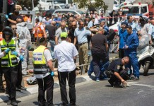 ISRAELE : VIDEO TERRIFICANTE ATTACCO TERRORISTICO A GERUSALEMME CON AUTO E COLTELLO