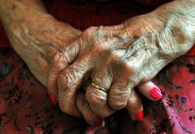 Militanti ISIL ricattano i pensionati britannici per finanziare il terrorismo