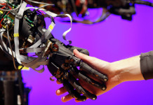 Rivoluzionario ‘Psychic Robot’ sa cosa si sta facendo prima di farlo