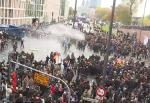 VIDEO Colonia : La polizia tedesca schiera cannoni ad acqua al raduno di estrema destra contro antifascisti