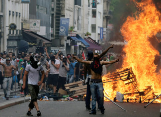 VIDEO – Parigi: Radicalizzando la nuova generazione di giovani musulmani