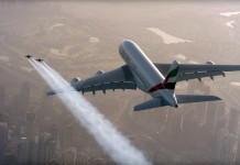 VIDEO INCREDIBILE : Jetman accanto superjumbo Emirates A380
