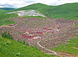 Larung Gar Buddhist Academy : la più grande Università buddhista