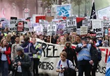 VIDEO UK – Studenti in Rivolta : Tagli Pesantissimi Borse di Studio – Aumento Tasse ed Oneri