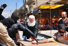 VIDEO – ISIS : Amputazione mani – esempio dato radunando pubblico maschile