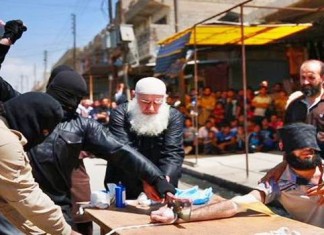 VIDEO – ISIS : Amputazione mani – esempio dato radunando pubblico maschile