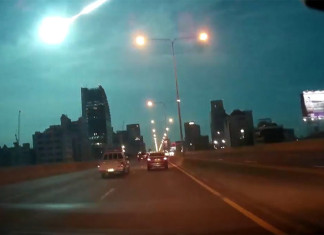 VIDEO – BANGKOK : Globo di fuoco nel cielo