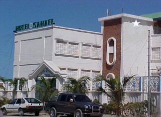 SOMALIA : Due Bombe, la prima in Hotel, Sparatoria fra polizia e aggressori