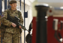 UK : DONNE SOLDATO COMBATTERANNO