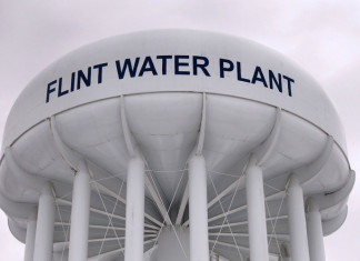 Obama dichiara a Flint emergenza idrica – Sanders richiede al governatore del Michigan di dimettersi