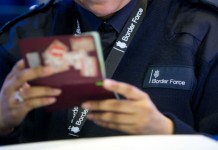UK : Polizia di frontiera hakera i tablet e telefoni degli immigrati