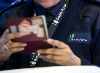 UK : Polizia di frontiera hakera i tablet e telefoni degli immigrati