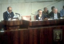 Quotidiano saudita rimprovera Abu Mazen per aver rifiutato l’invito di Netanyahu