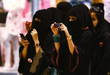 Arabia Saudita : Le donne sfidano la custodia maschile