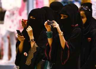 Arabia Saudita : Le donne sfidano la custodia maschile