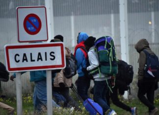 Calais : Migrants cleared from Jungle camp