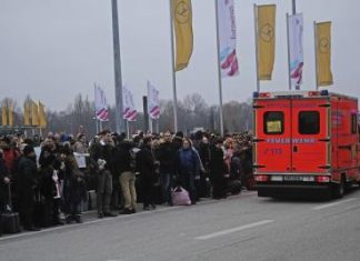 Germany : Unknown toxin injures 50 people, triggers evacuation & closure of Hamburg airport