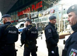 Germany shuts down shopping mall over attack threat