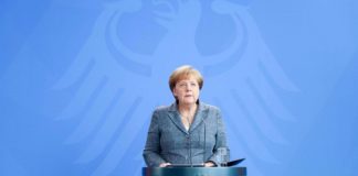 Merkel in Tunisia ed Egitto: tra promesse di investimenti e pressioni diplomatiche