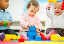 How Do Babies Coordinate Gestures and Vocalization ?