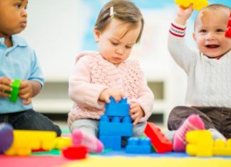 How Do Babies Coordinate Gestures and Vocalization ?
