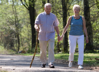 A brisk walk instead of sitting down: Just ten minutes a day makes a difference