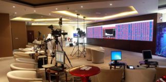 Qatar : stock market plunges and oil prices rise as Saudi Arabia cuts off diplomatic ties