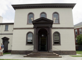 Australia : Terrorists have won! Outrage after Sydney synagogue banned over extremist threat