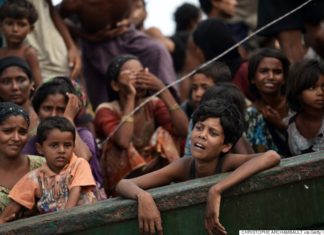 Bangladesh : Rohingya Muslim crisis – refugee camps with thousands pour from Burma