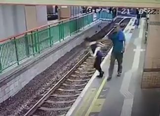 VIDEO – Hong Kong train station : man pushing woman on rail track