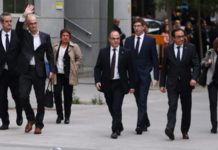 Catalonia: Judge jails eight ousted ministers