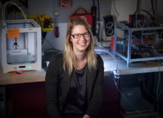 Changing the color of 3-D printed objects