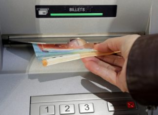 Jackpotting attacks hit U.S. ATMs; spit out cash in seconds