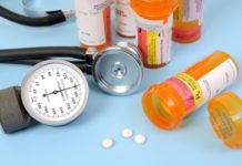 Taking multiple prescription drugs raises risks for aging adults with and without HIV