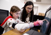 Nearly imperceptible fluctuations in movement correspond to autism diagnoses