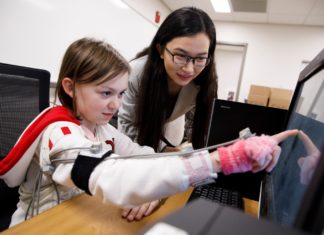 Nearly imperceptible fluctuations in movement correspond to autism diagnoses