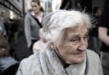 Dementia care improved by just one hour of social interaction each week