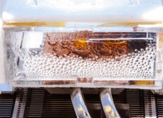Device harvests water from desert air