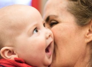 CHILDREN OF YOUNGEST AND OLDEST MOTHERS AT INCREASED RISK OF DEVELOPMENTAL DISORDERS