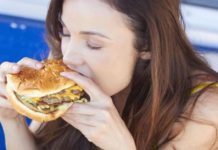 Women who eat fast food take longer to become pregnant