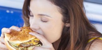Women who eat fast food take longer to become pregnant