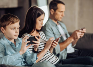 Research shows that parents who use their smartphone to escape the stress of their child’s bad behavior may be making it worse