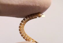 Smart stent detects narrowing of arteries